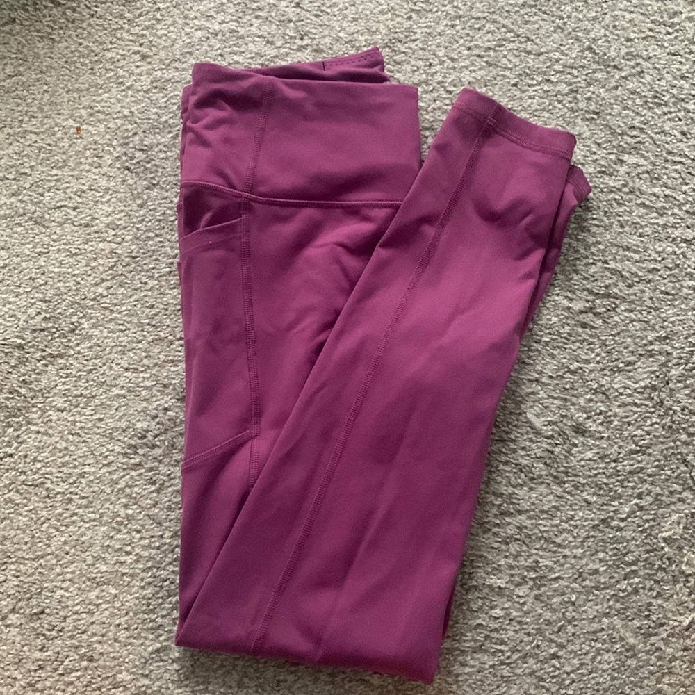 Victoria’s Secret knockout legging tights size medium purple fuchsia